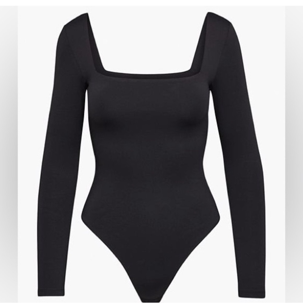 Aritzia Babaton Contour Longsleeve Bodysuit